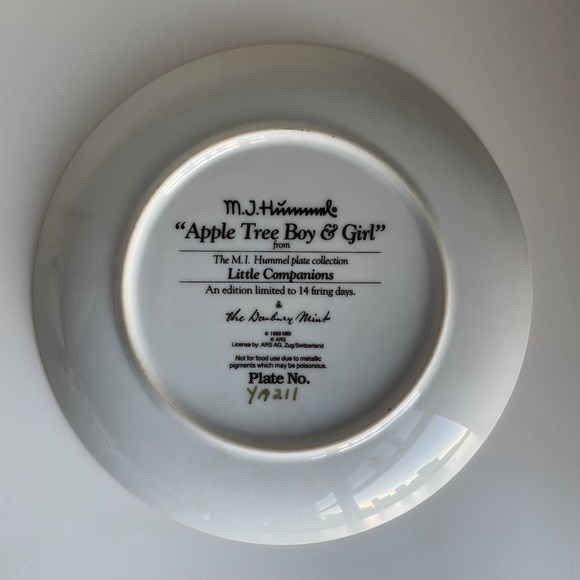 Vintage M. J. Hummel Plate Apple Tree Boy and GirL 1989 Numbered Plate - Picture 2 of 2